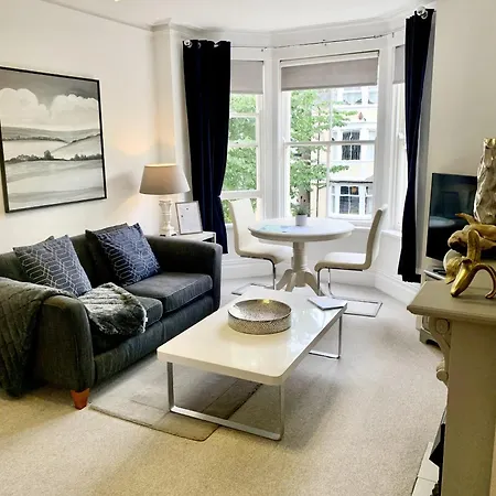Willesden, Apartment 1, A Beautifully Furnished One Bedroomed Apartment In The Heart Of Llandudno Exterior photo