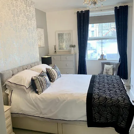 Willesden, Apartment 1, A Beautifully Furnished One Bedroomed Apartment In The Heart Of Llandudno Exterior photo